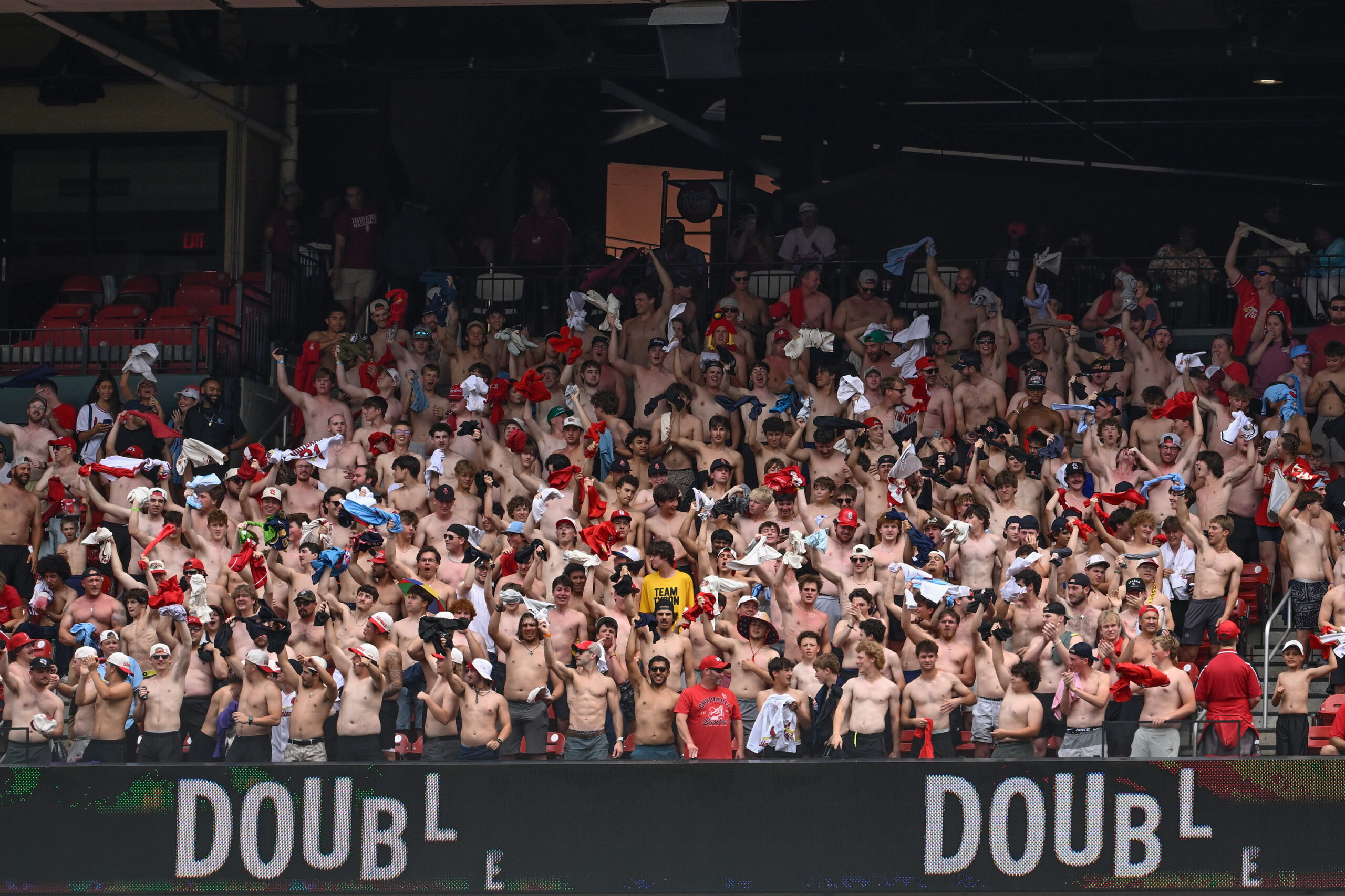 Cardinals, SFA takımının enerjisiyle üçüncü galibiyetini aldı.