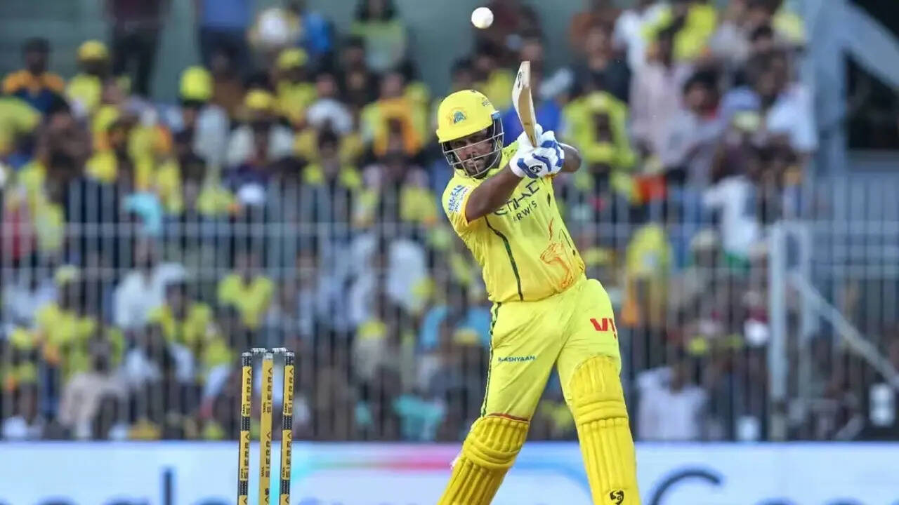 Sanju Samson, IPL'de MS Dhoni'nin rekorunu kırarak CSK tarihine geçti.