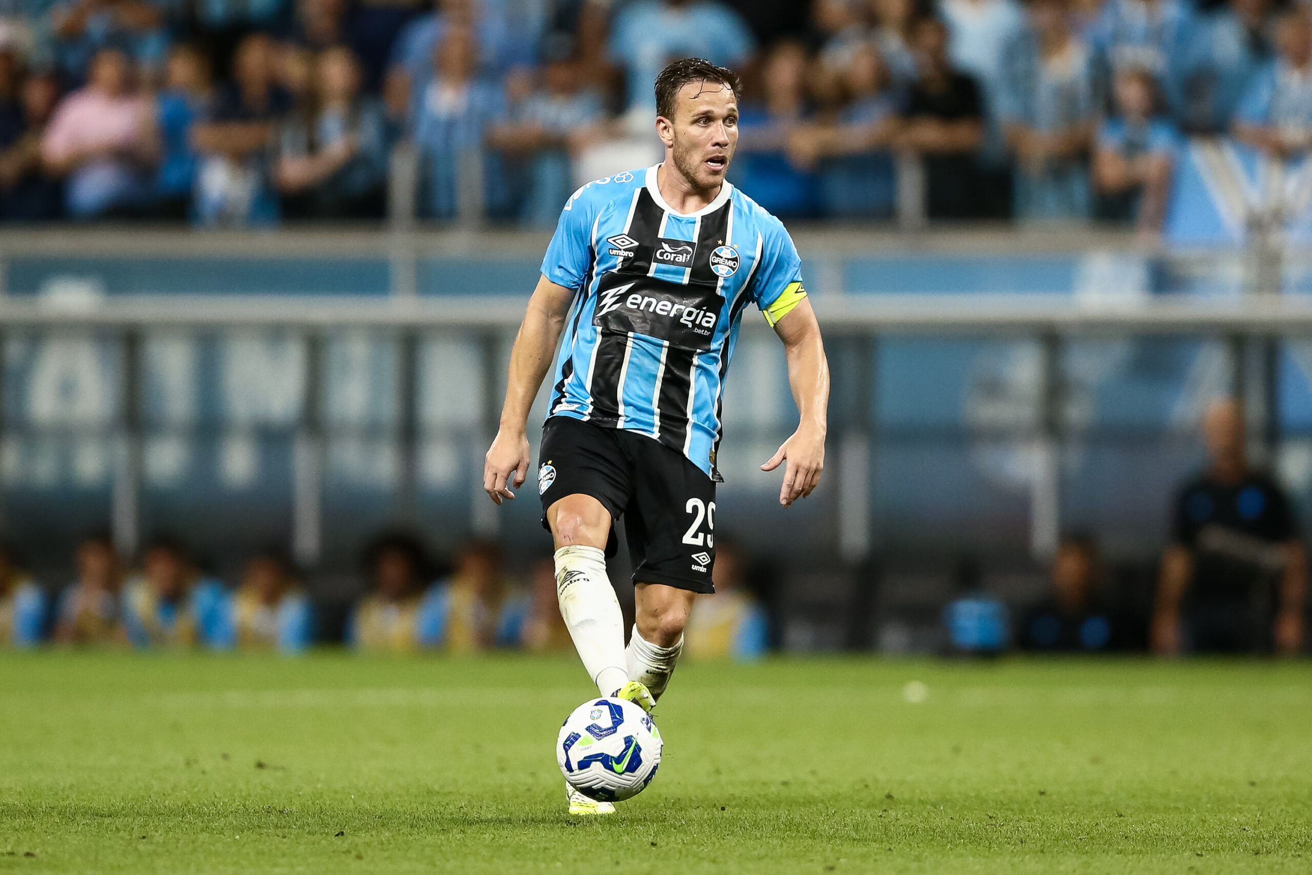 Grêmio, Arthur'un yerini doldurmak için alternatifler arıyor.