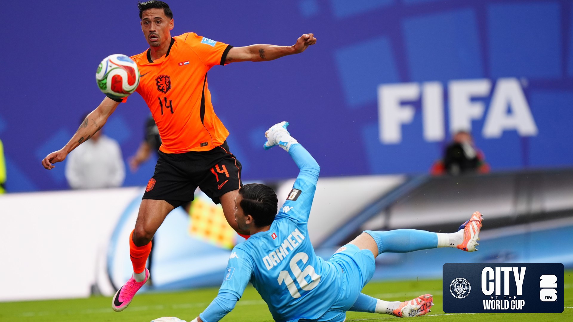 Hollanda, Reijnders ve Ake'nin katkılarıyla Tunus'u 3-1 mağlup ederek grup liderliğini elde etti.