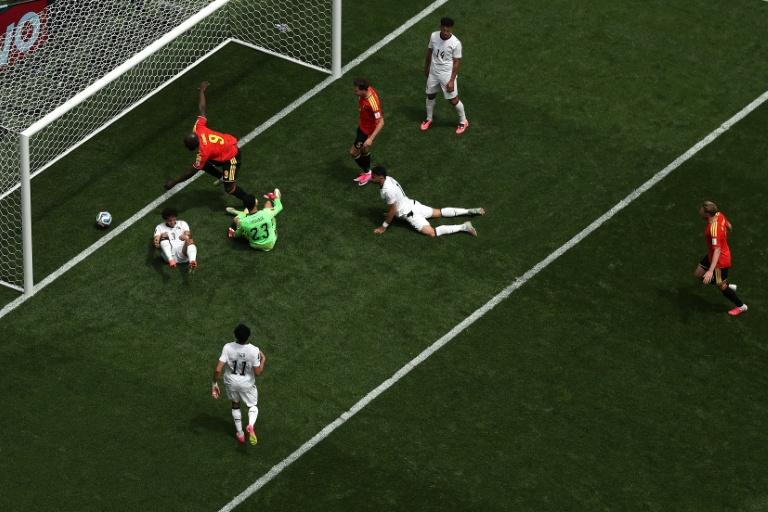 İran, Dünya Kupası'na gergin bir başlangıç yapmaya hazırlanıyor; İspanya, Cape Verde ile 0-0 berabere kaldı.