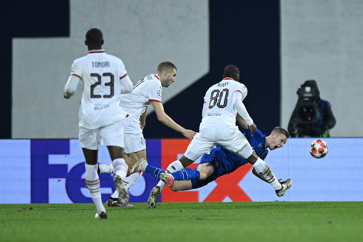 Lazio, Dinamo Zagreb'in genç orta saha oyuncusu Luka Stojkovic'i transfer etmek istiyor.
