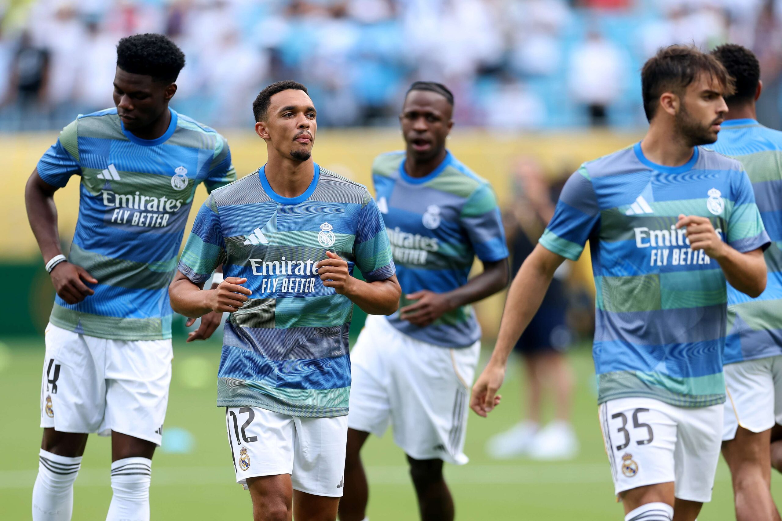 Rio Ferdinand, Aurélien Tchouaméni'yi Manchester United'a davet etti.