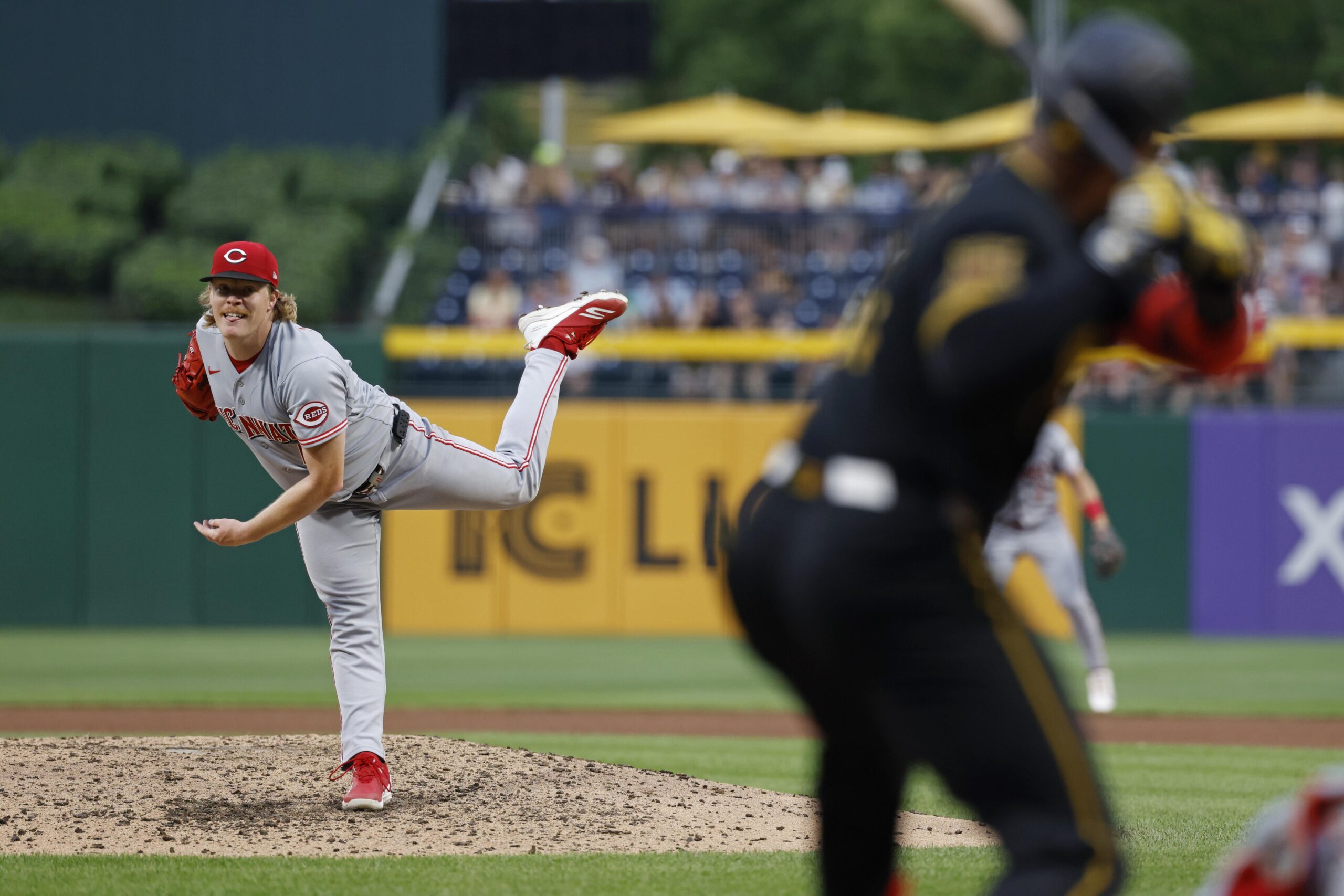 Cincinnati Reds, Milwaukee Brewers ile karşılaşıyor; Andrew Abbott ve Shane Drohan sahada.