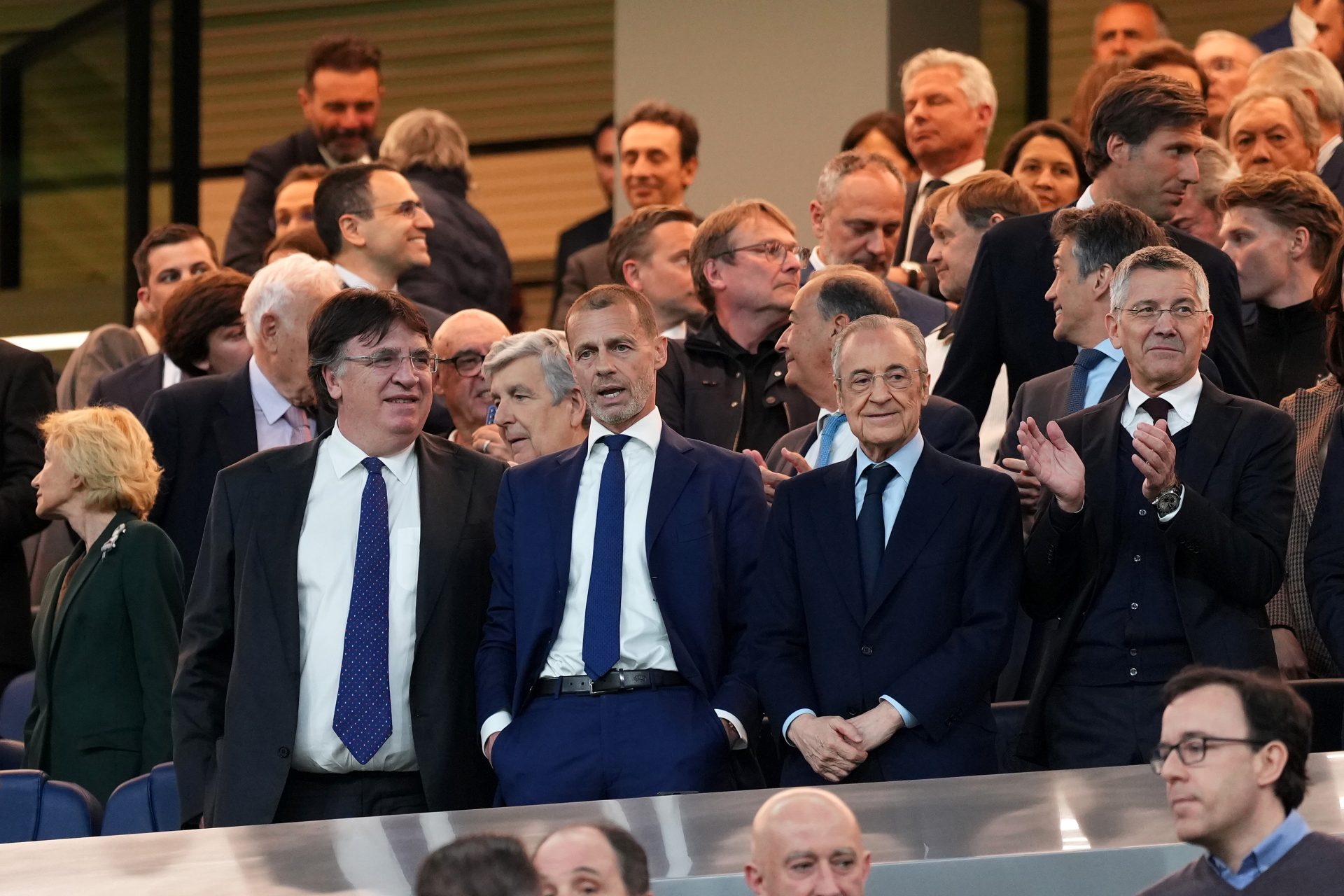 Florentino Perez, Bayern Münih başkanına Olise'yi satması gerektiğini söyledi.