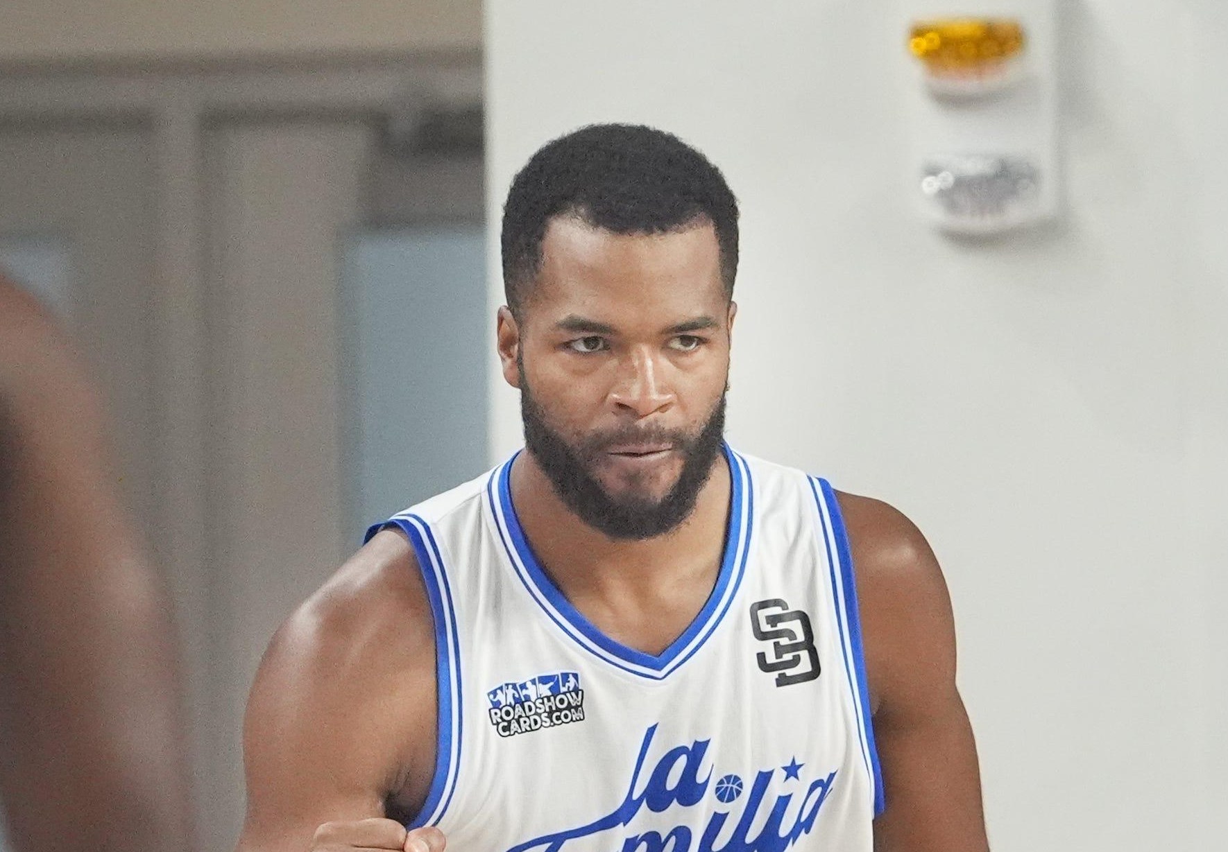 La Familia, JHX Hoops ile karşılaşacak.