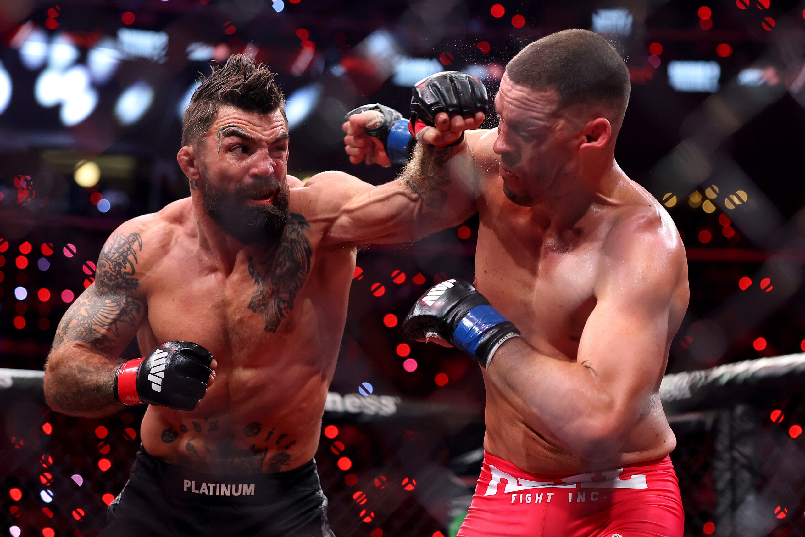 Mike Perry, Dillon Danis ile 29 Ağustos'ta ringde karşılaşacak.
