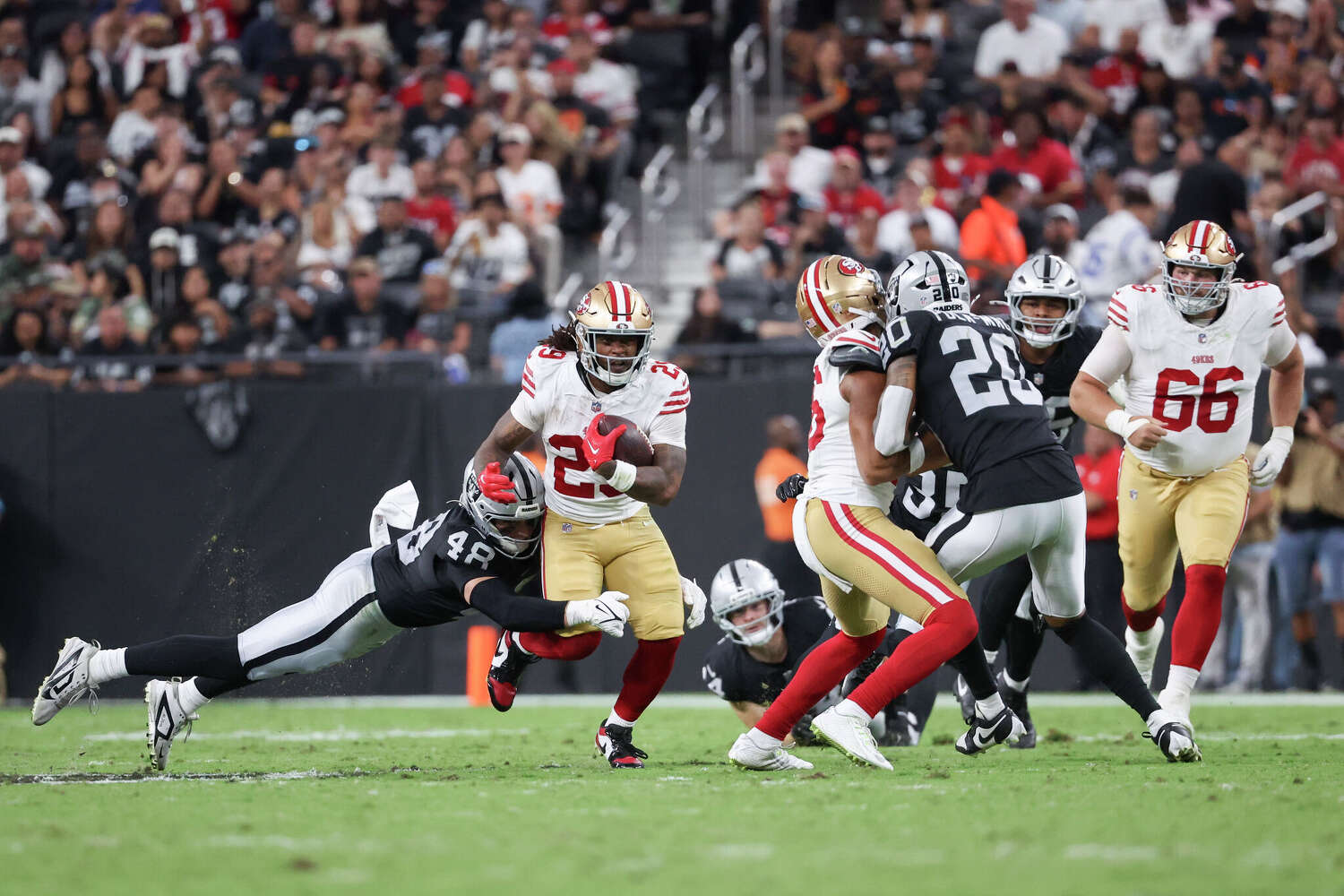 49ers, Christian McCaffrey'nin yükünü hafifletmek için Kaelon Black ve Jordan James'e güvenecek mi?