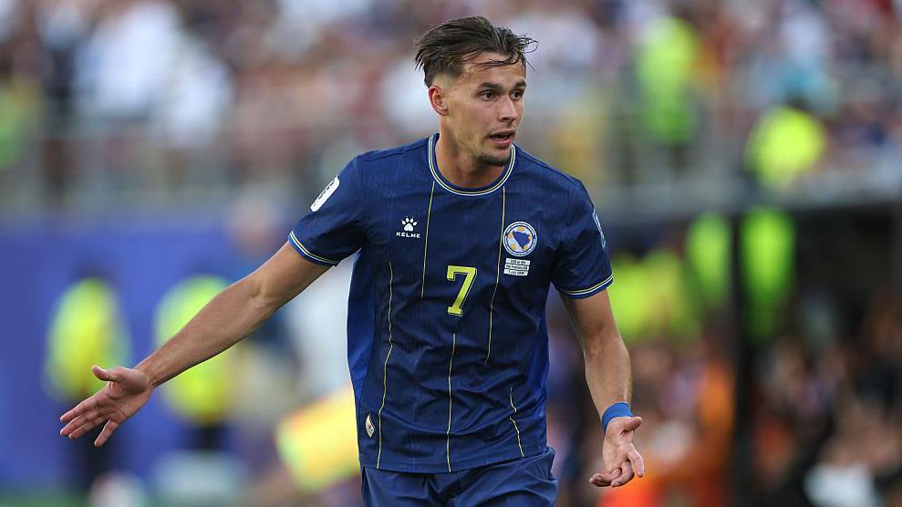 Amar Dedic, Newcastle United'a katılmanın büyük bir onur olduğunu belirtti.