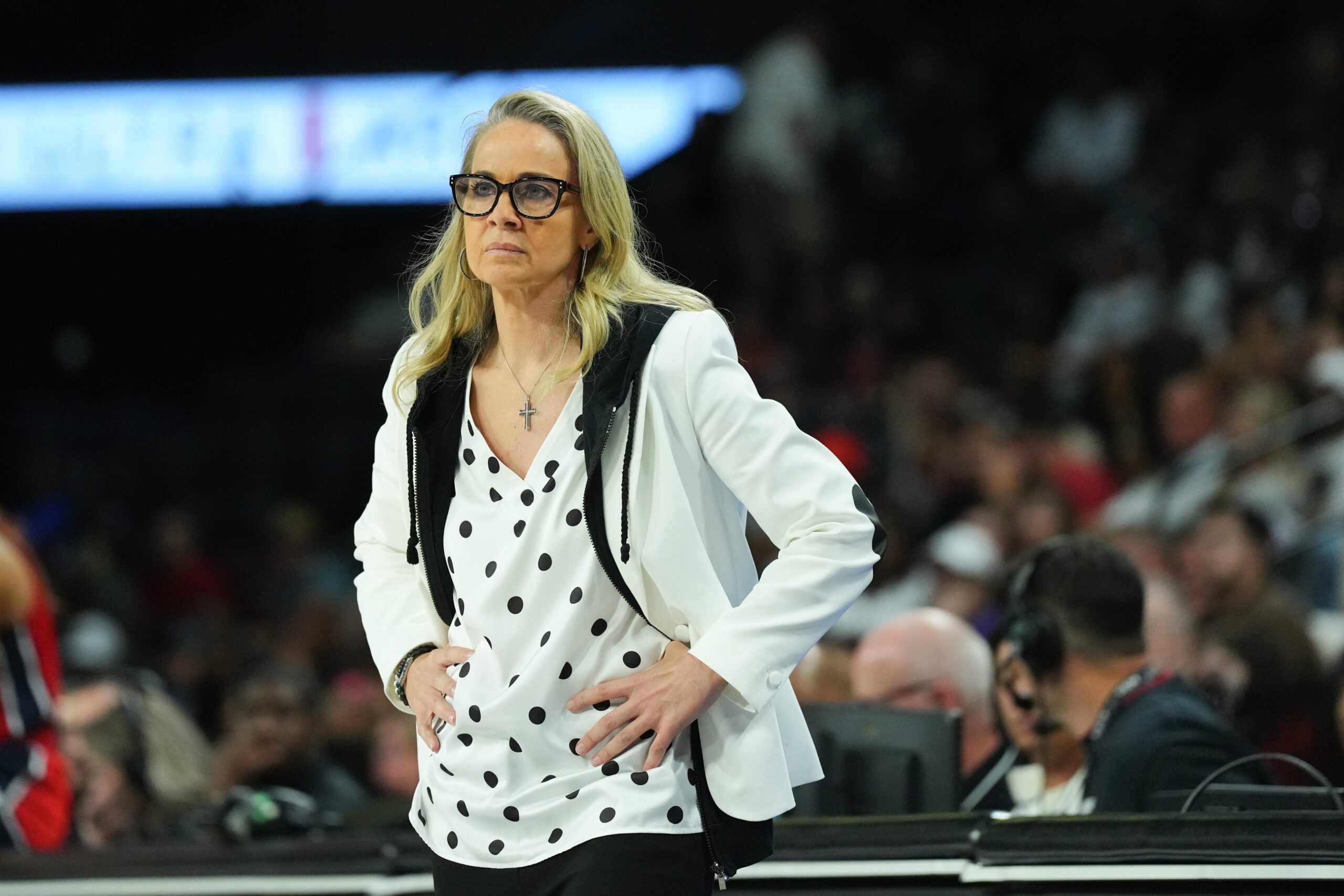 Becky Hammon, Atlanta Dream maçında hakemlere itiraz ettiği için ikinci çeyrekte ihraç edildi.