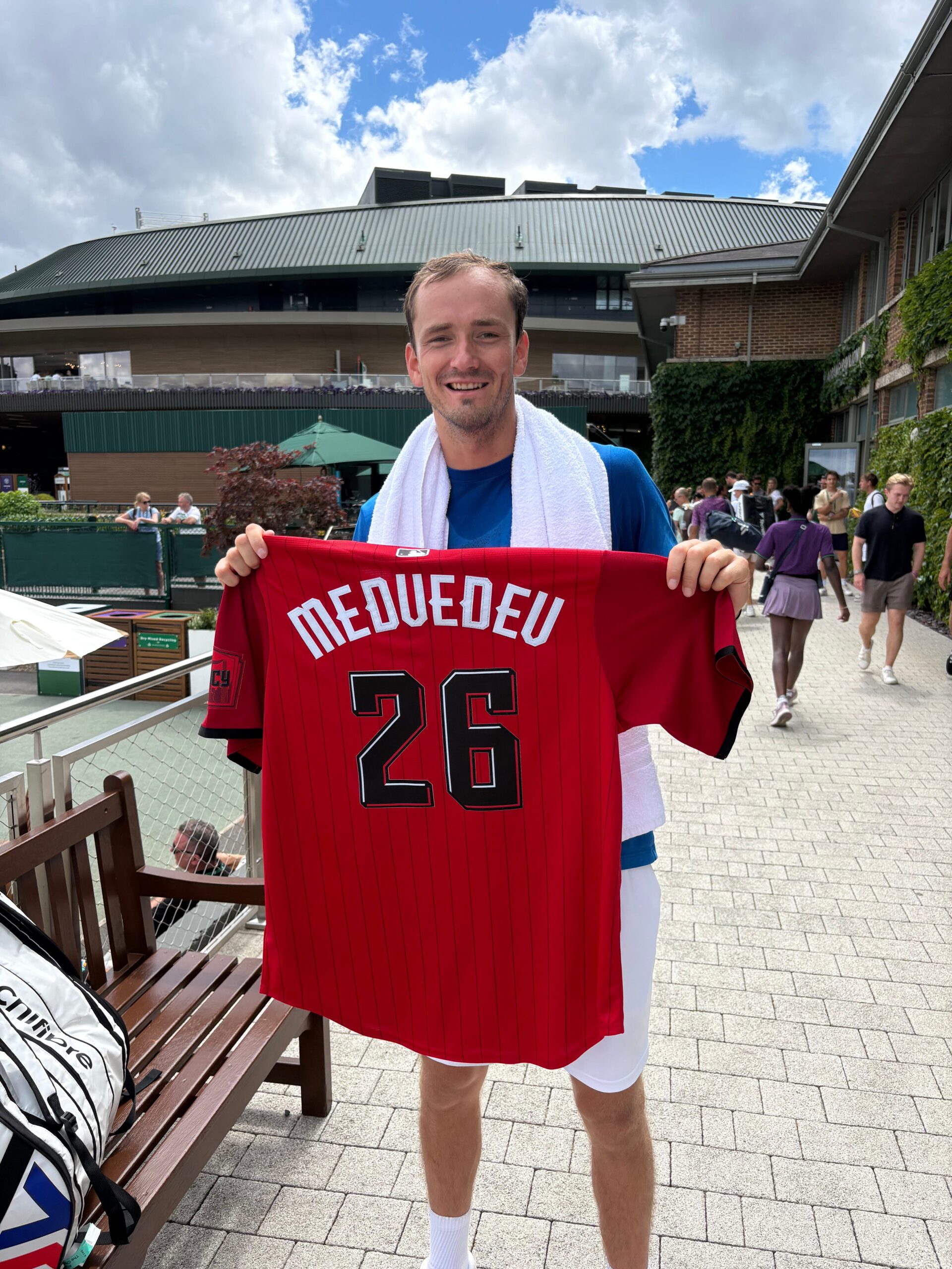 Daniil Medvedev, Cincinnati Open'da Brandon Nakashima'ya yenilerek turnuvadan elendi.