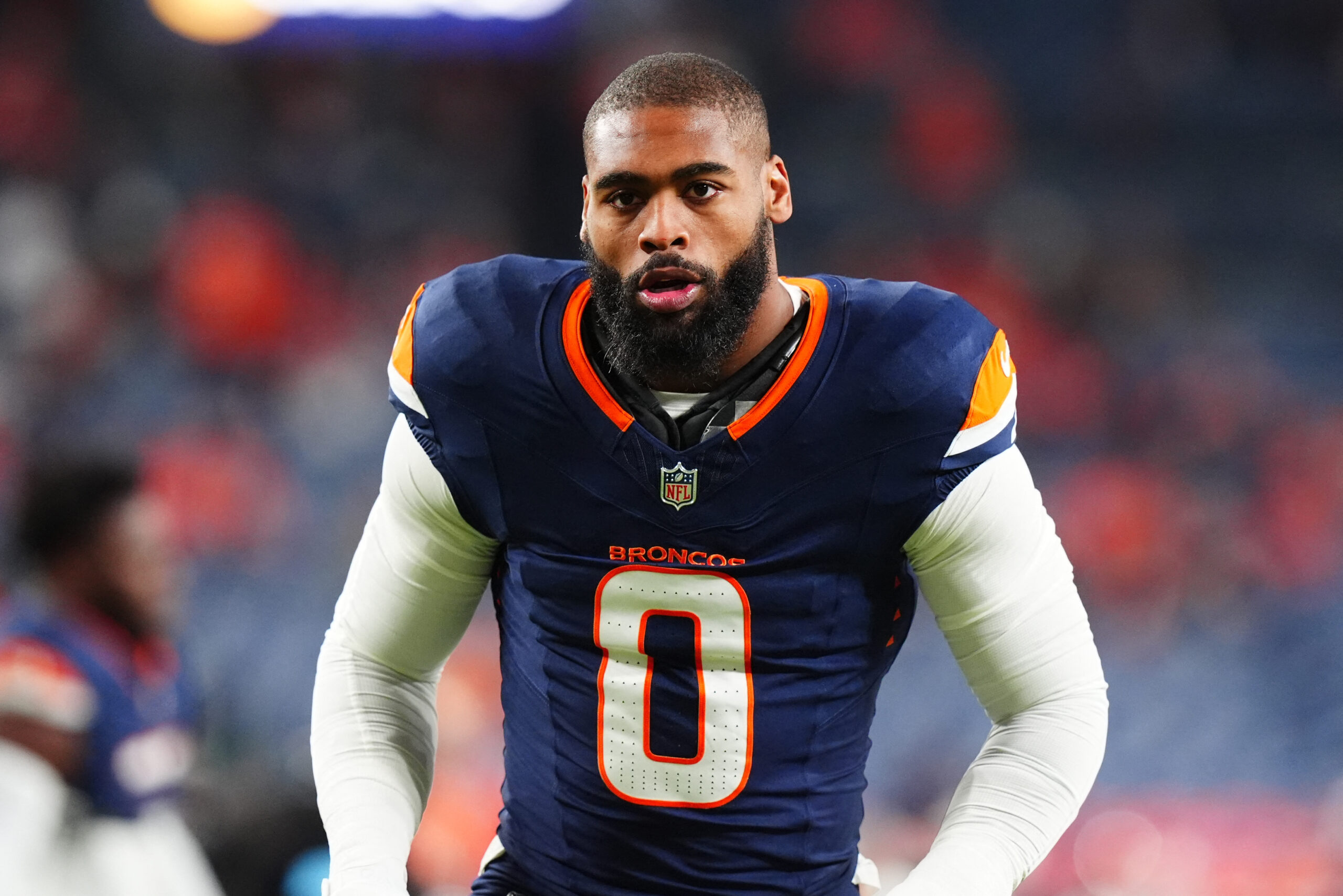 Denver Broncos linebacker Jonathon Cooper, çoklu gözaltılar nedeniyle komiserin muaf listesine alındı.