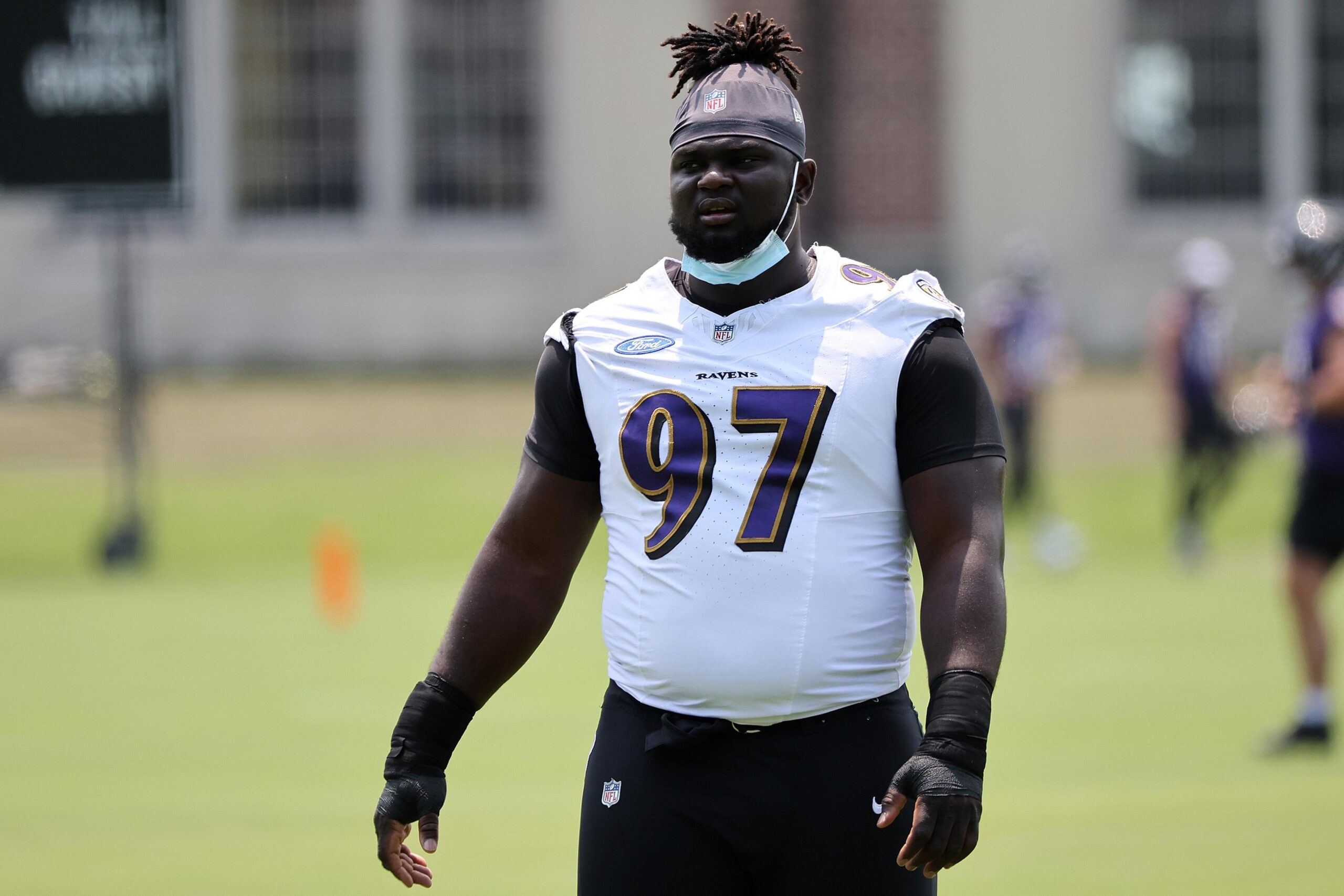 Giants, Ravens'tan C.J. Okoye'yi transfer etti.