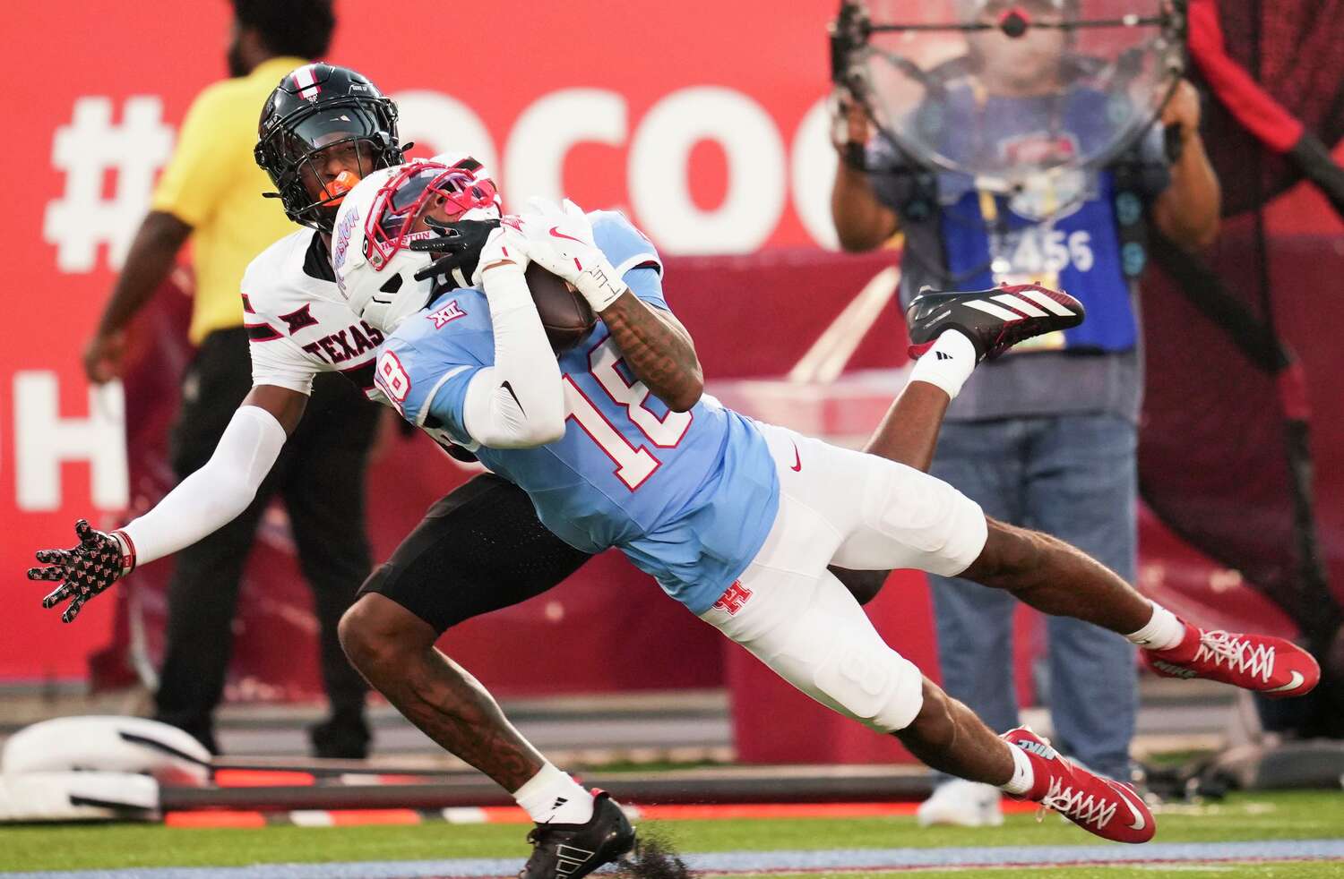 Houston Cougars'ın College Football Playoff'a katılma şansı için beş önemli adım.