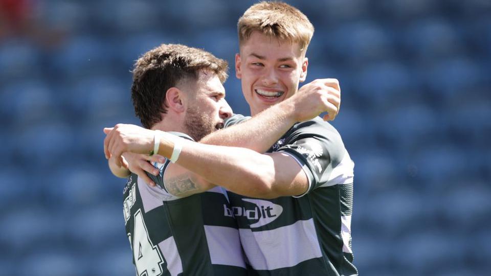 Huddersfield, Dewsbury'ye taşınma haberini kutlayarak Catalans'ı 42-20 yendi.