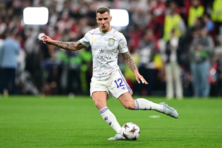 Lucas Digne, Aston Villa'dan PSG'ye transfer oldu.