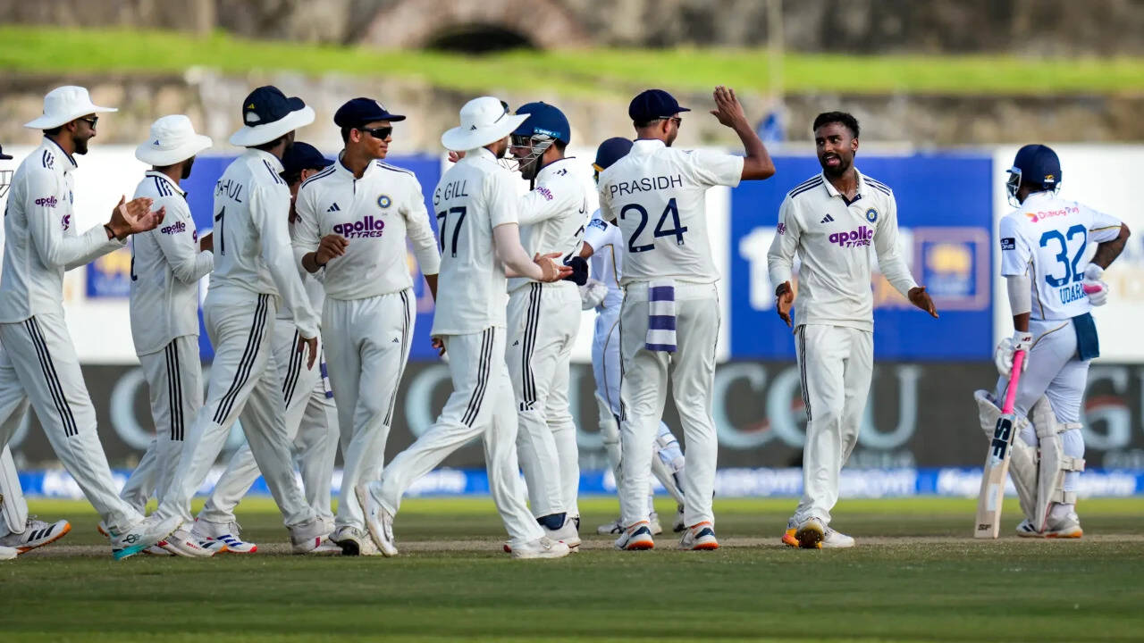 Rishabh Pant, 100. altısını atarak Galle'de zaferin eşiğine getirdi.