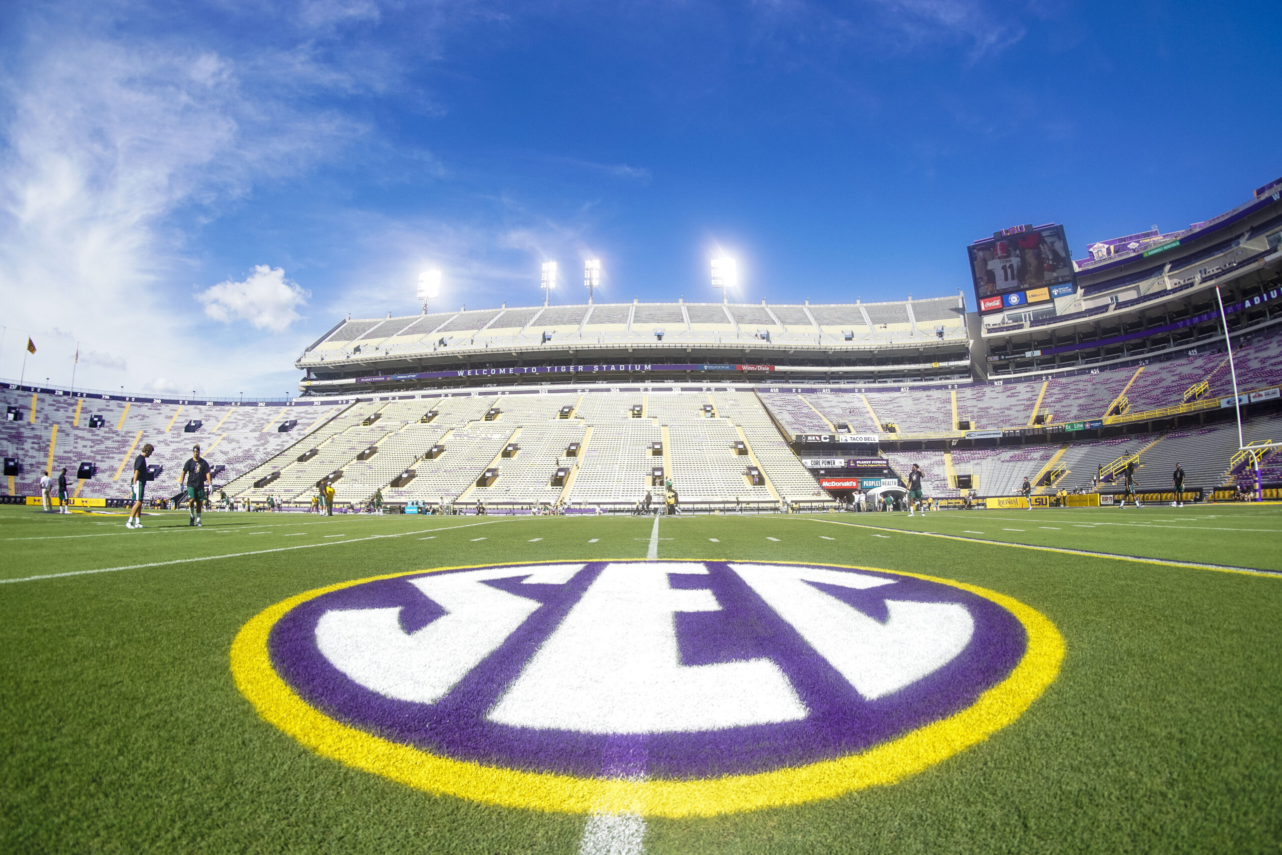 SEC, LSU'nun eski profesyonel sporcuları kadrosuna katma planına karşı sert önlemler almayı değerlendiriyor.