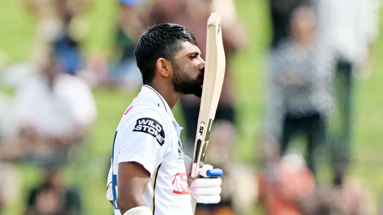Sonal Dinusha, Hindistan'a karşı iki innings'te de yüz yaparak Sri Lanka tarihine geçti.
