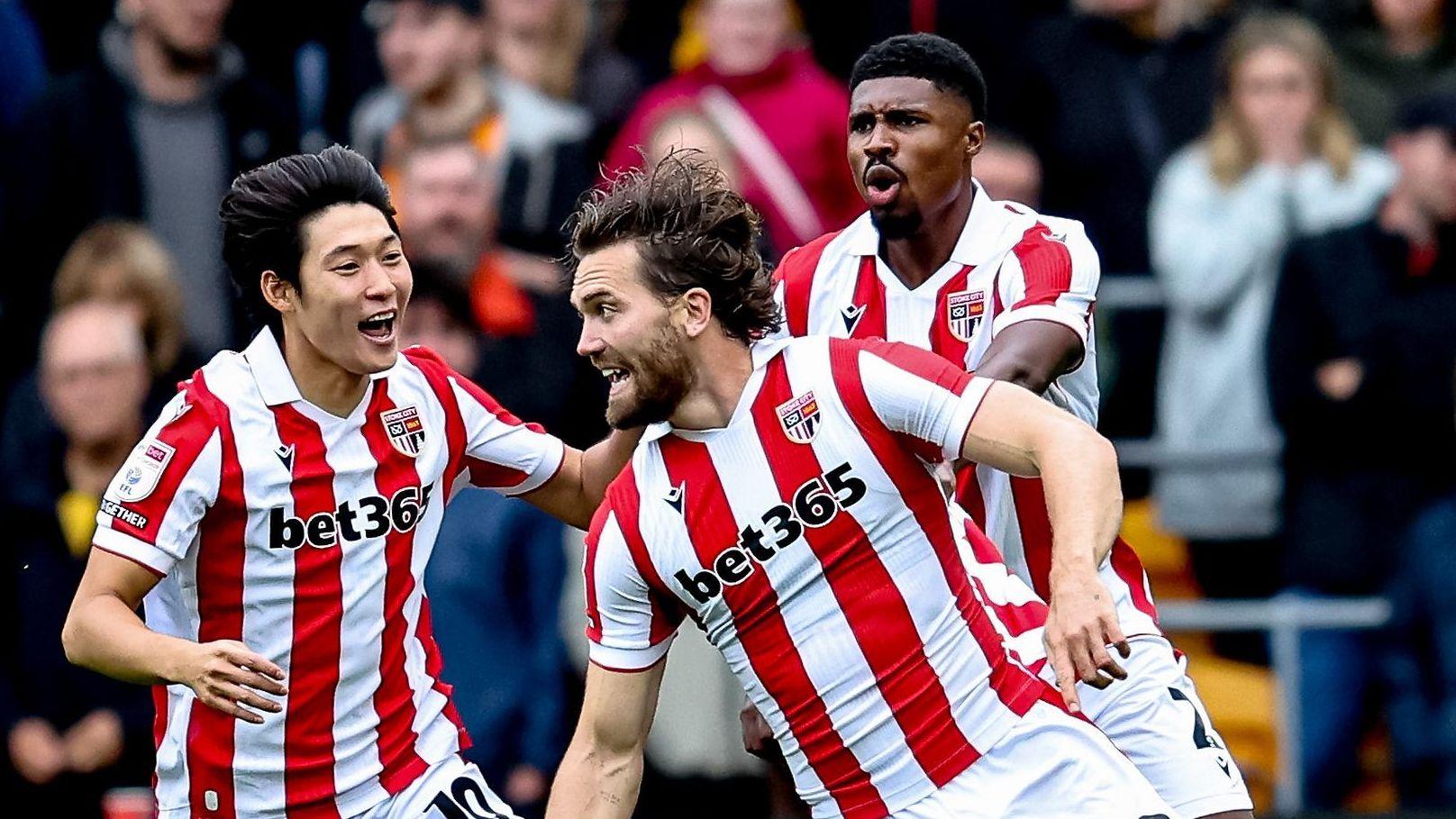 Stoke City, üst sıralardaki takımlarla rekabet edebilmek için gelişim göstermeli.