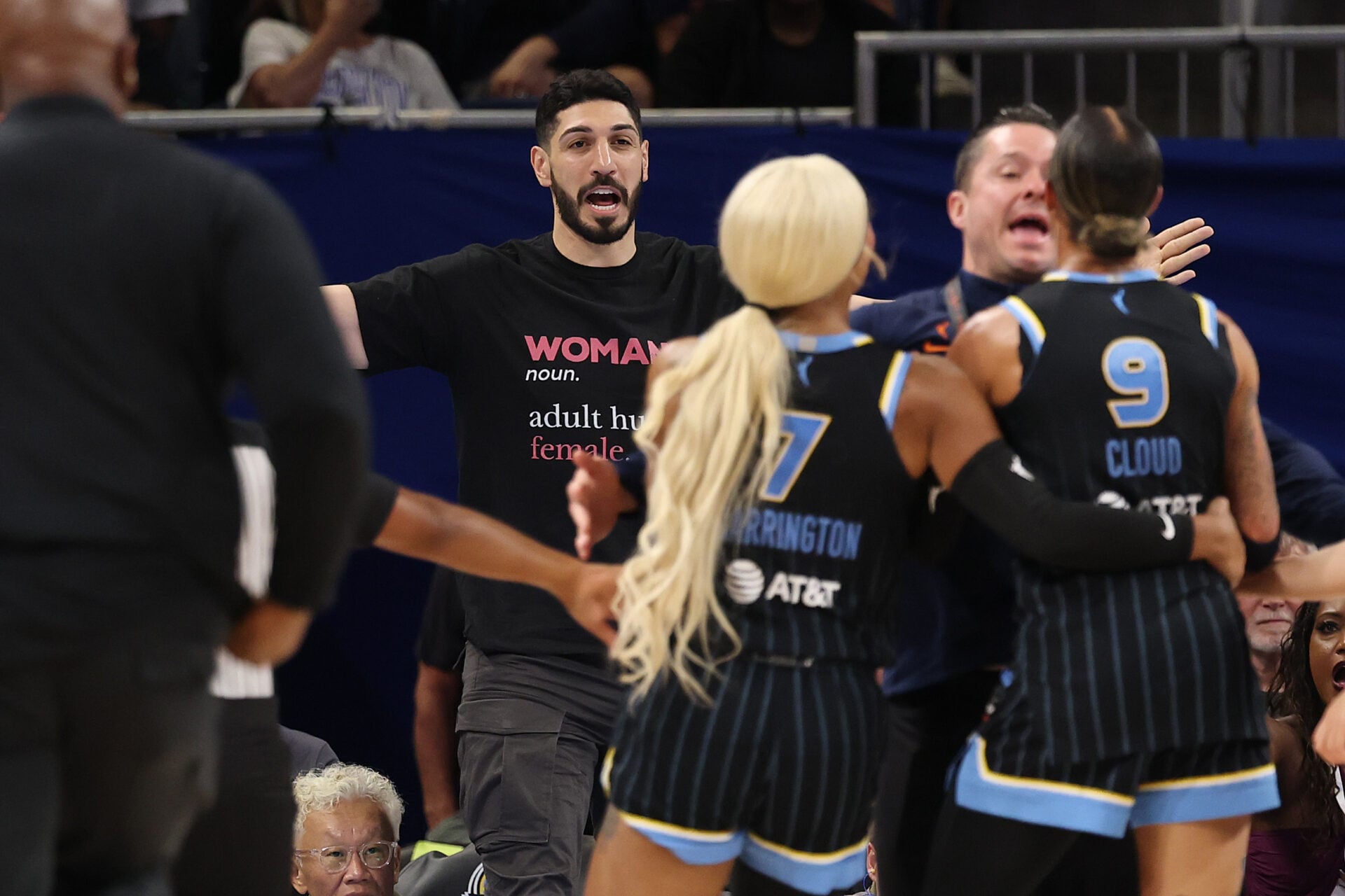 Tyler Marsh, Natasha Cloud'a destek verdi: "Takımımızı koruyor."