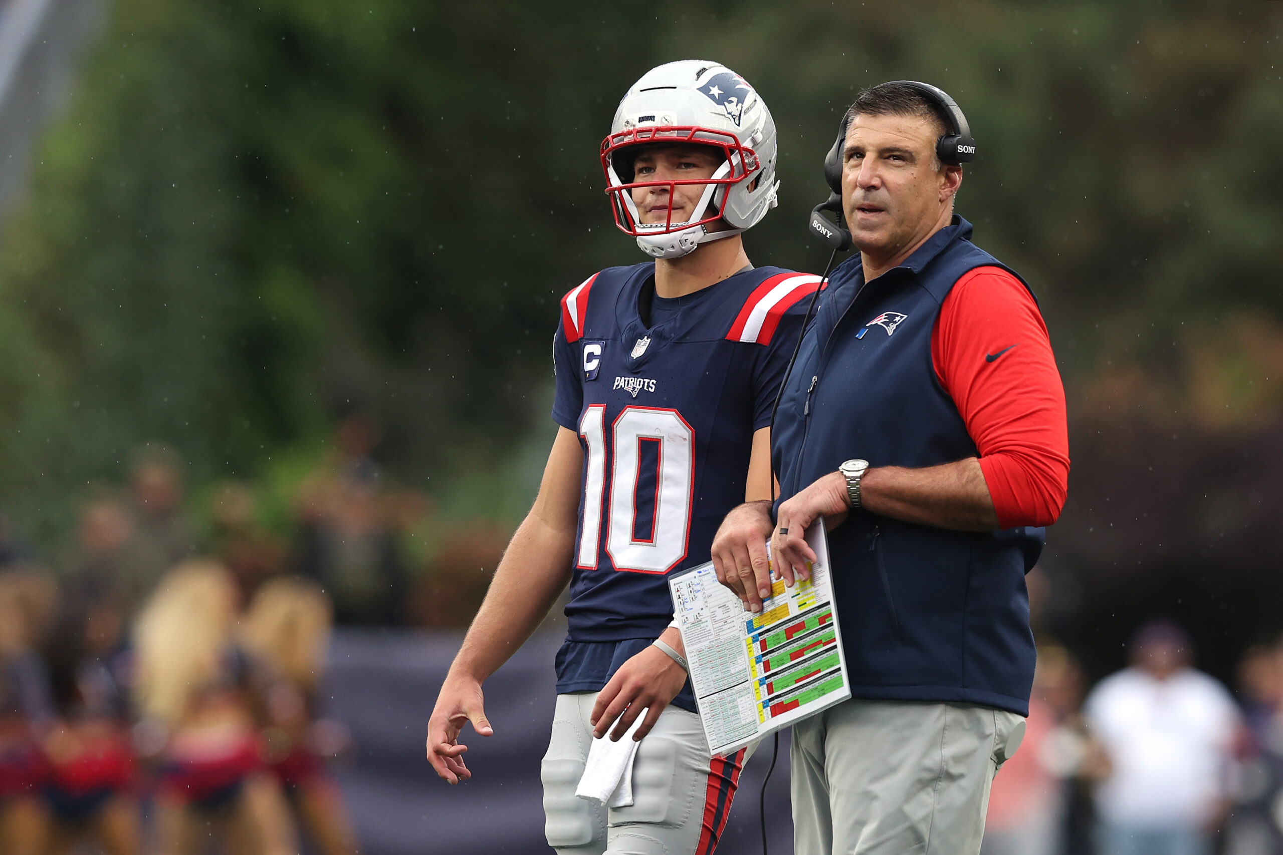 AFC East'te Patriots ve Bills, Super Bowl hedefliyor; Jets ve Dolphins saygınlık peşinde.