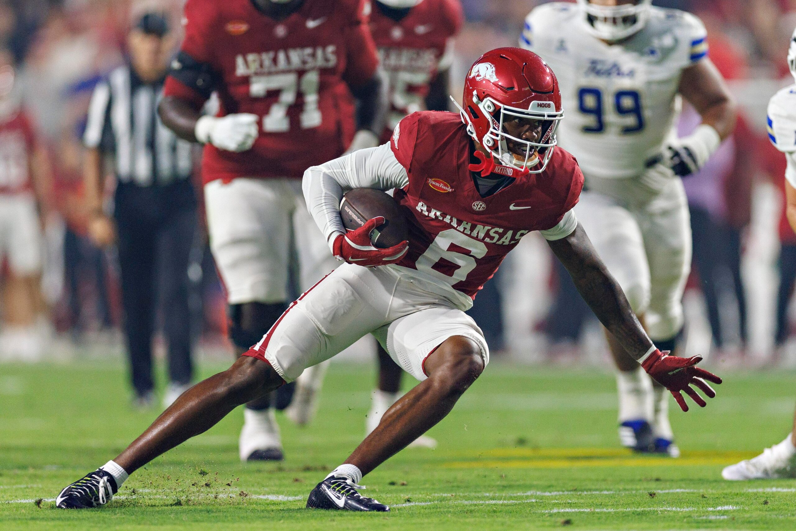 Arkansas, Tulsa'nın yenilgisiz serisini 34-6 ile sonlandırdı.