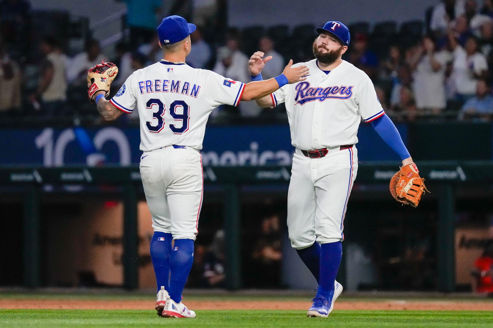 MLB Batı Ligi'nde Tarihi Bir Yarış: Astros, Rangers ve Mariners Kıyasıya Mücadele Ediyor.