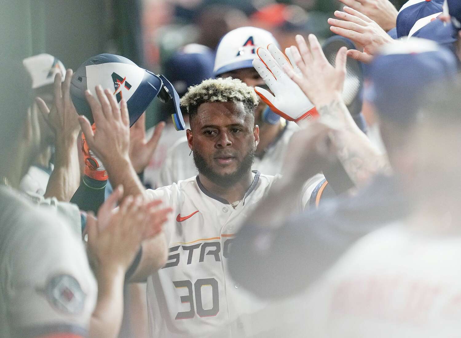 Nelson Velázquez, Houston Astros'un yeni oyuncusu, Chicago White Sox'a karşı iki koşulu ev koşusu attı.