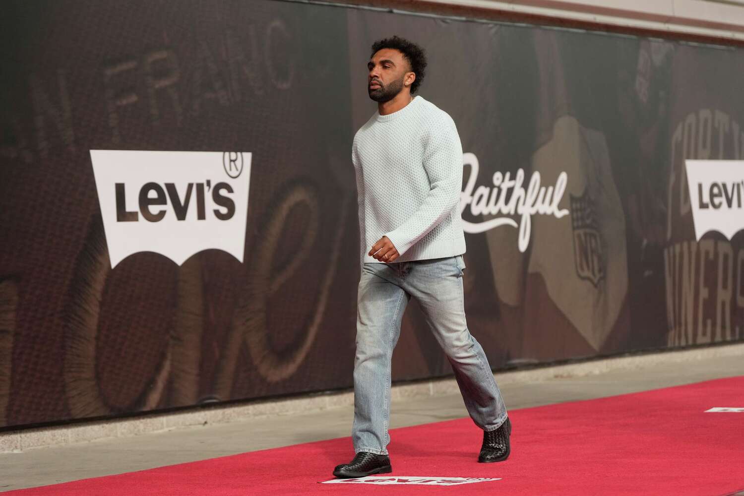 49ers WR Christian Kirk, iyileşme sürecinde ilerleme kaydediyor.