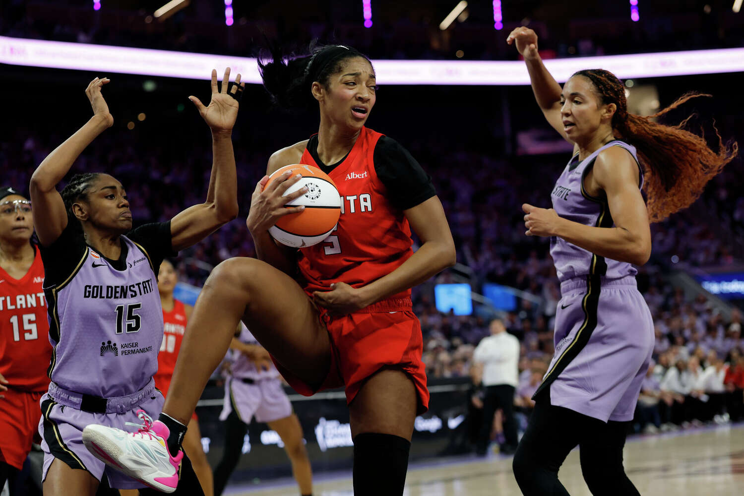 Angel Reese, Atlanta Dream'in zaferinde 30 sayı ve 16 ribaundla öne çıktı.