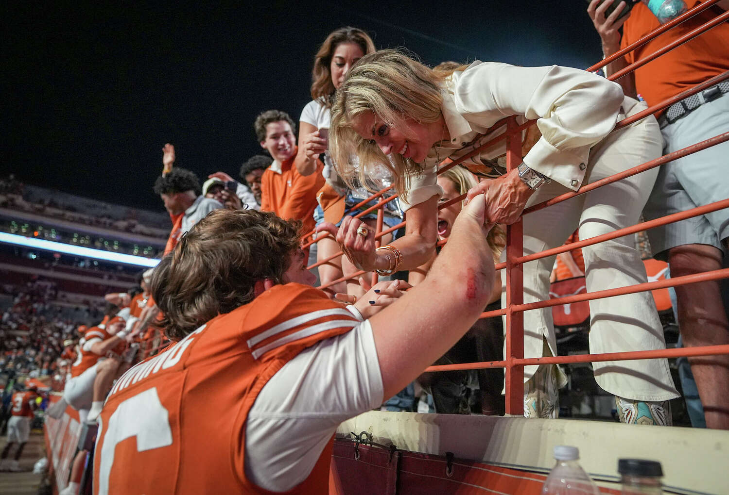 Arch Manning, Texas Longhorns ile önemli bir galibiyet aldı ancak tutarlılık sorunu yaşıyor.