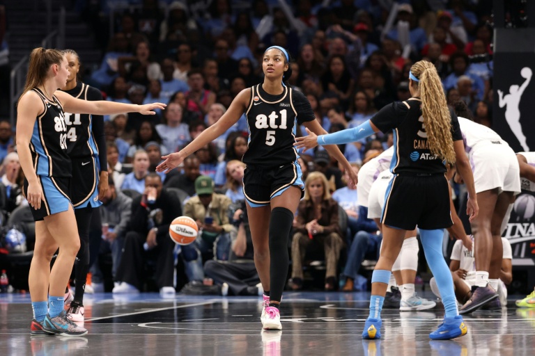 Atlanta Dream, WNBA Finalleri'nde Valkyries'i 97-71 yenerek seride 2-1 öne geçti.