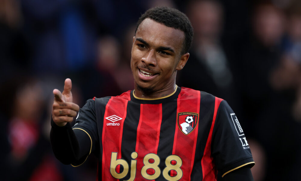 Bournemouth'un Junior Kroupi, Manchester United maçı öncesi antrenmanlara döndü.