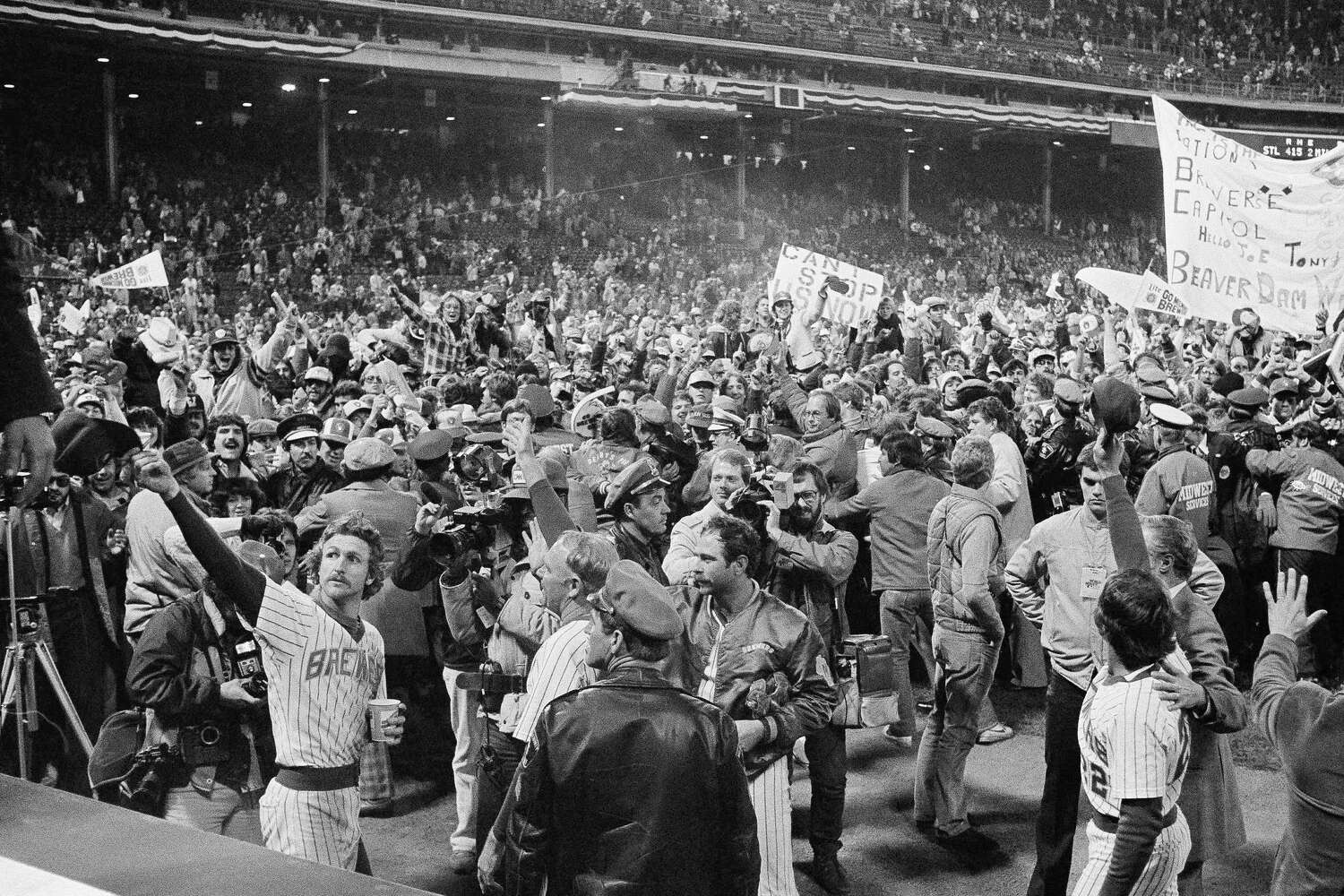 Brewers, 1982'deki Dünya Serisi anılarını canlandırarak finale yükseldi.