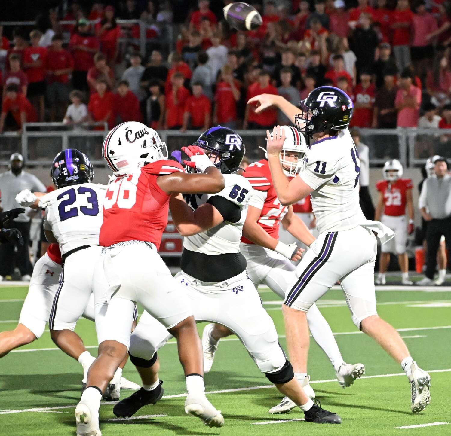 Cedar Ridge, Lake Travis'ı 35-34 yenerek liderlik yarışında önemli bir avantaj elde etti.