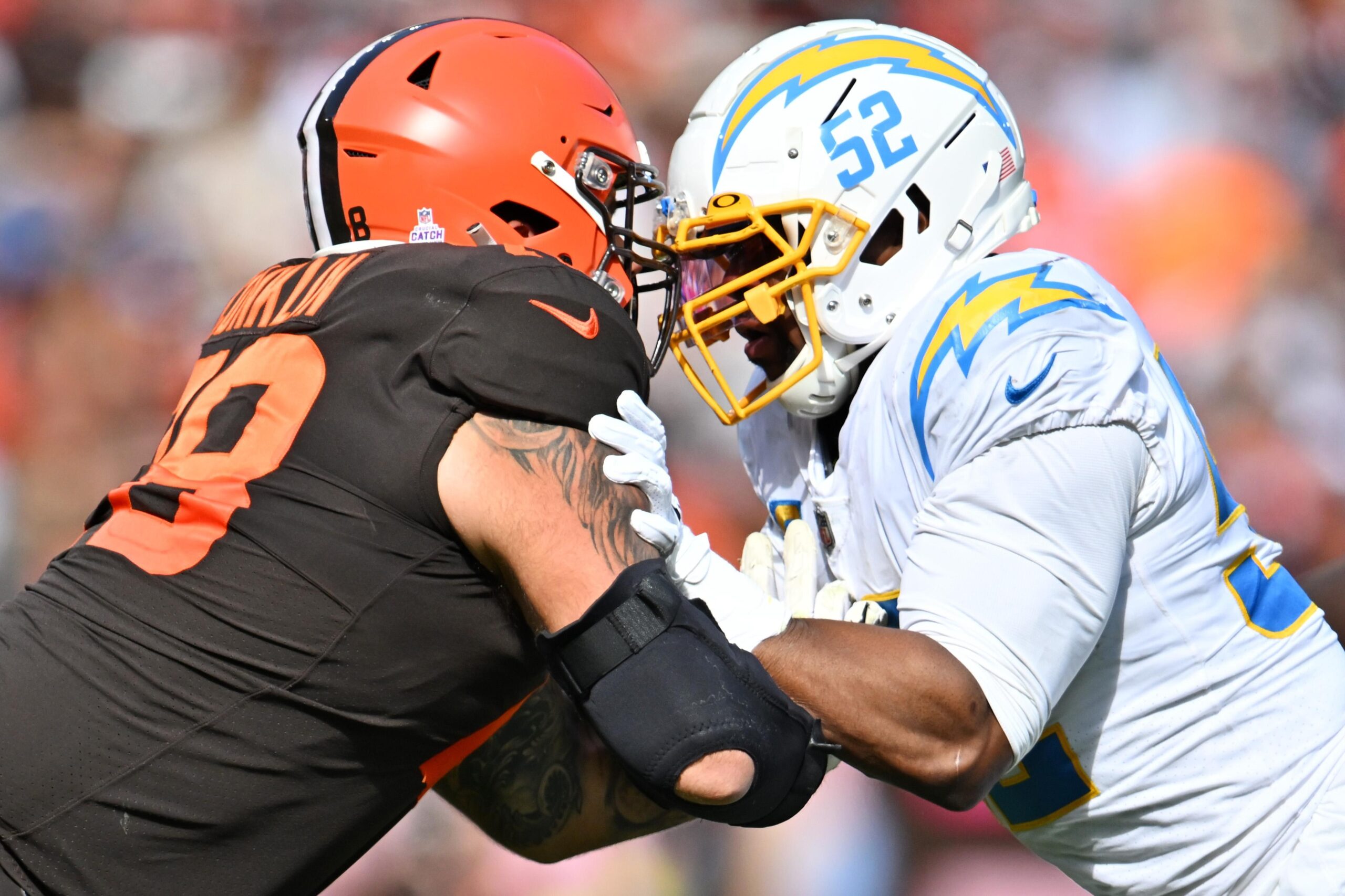 Cleveland Browns, Khalil Mack için takas görüşmelerine başladı.