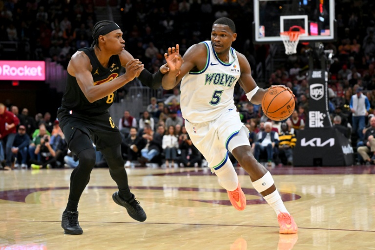 Cleveland Cavaliers, Minnesota Timberwolves' galibiyet serisini uzatmada sonlandırdı.