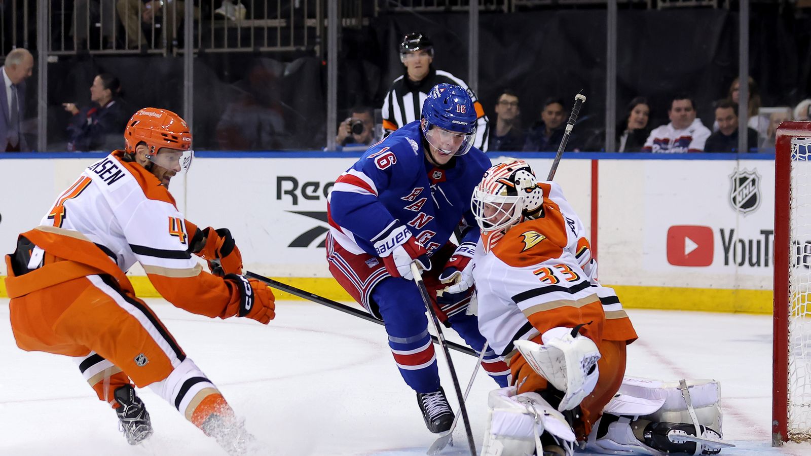 Ducks, Rangers'a 5-2 mağlup olarak dört maçlık deplasman turuna başladı.