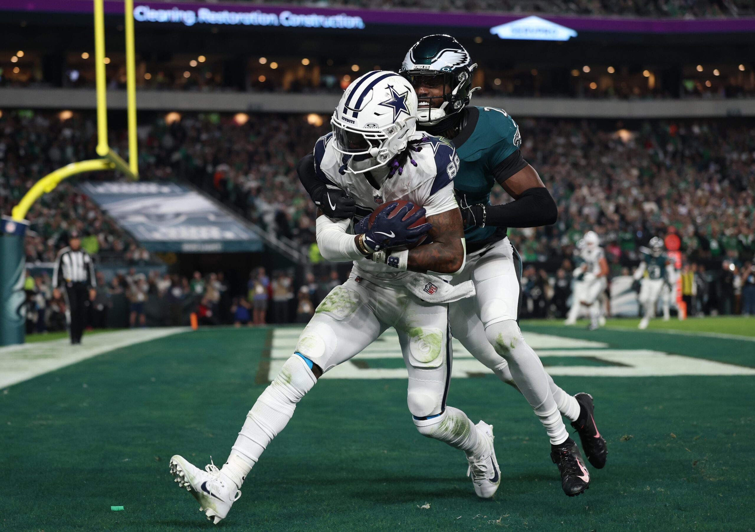 Eagles, Cowboys'a 38-21 yenilerek üst üste beşinci mağlubiyetini aldı.