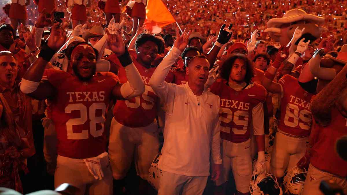 Emmanuel Acho, Texas'ın Steve Sarkisian yönetimindeki hücumunun güçlü olduğunu düşünüyor.