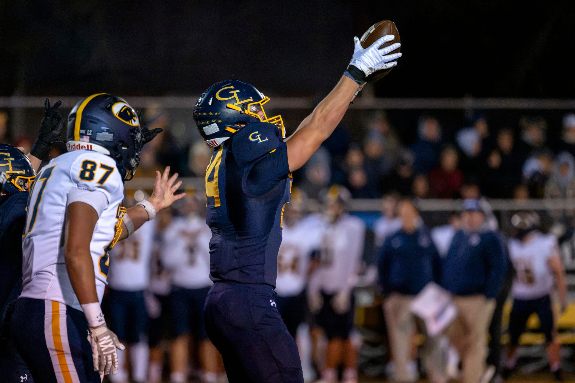 Grand Ledge, DeWitt'i 28-14 yenerek CAAC Blue şampiyonluğunu kazandı.