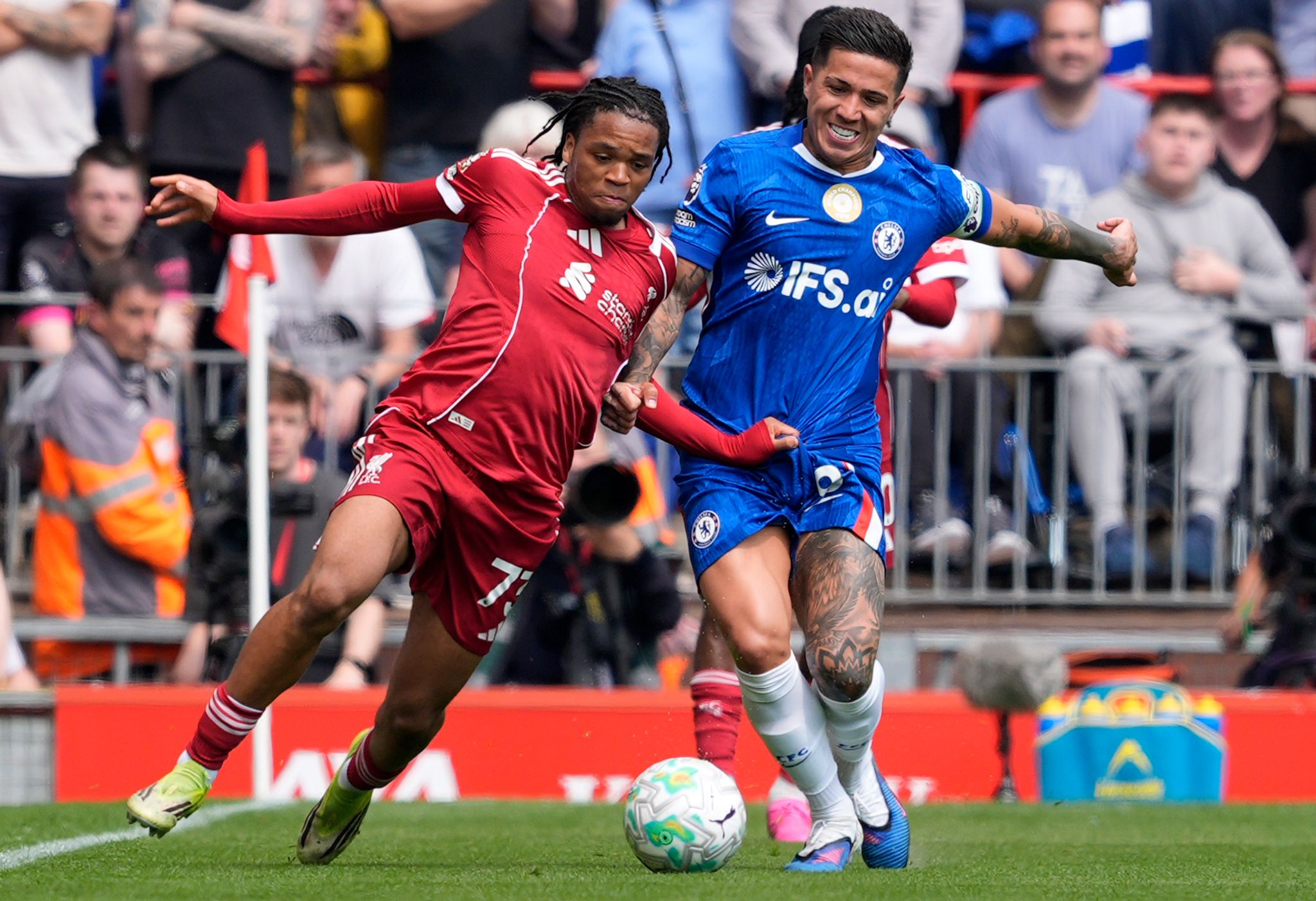 Iraola, Liverpool'un genç yıldızı Ngumoha'ya dikkatini sahaya vermesi gerektiğini söyledi.