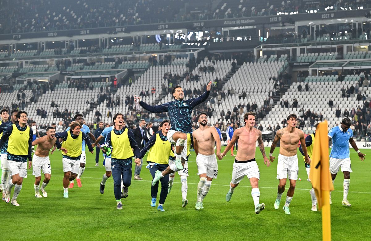 Juventus, Lazio'ya 0-3 yenerek evinde hayal kırıklığı yaşadı, taraftarlar son dakikalarda stadyumu terk etti.