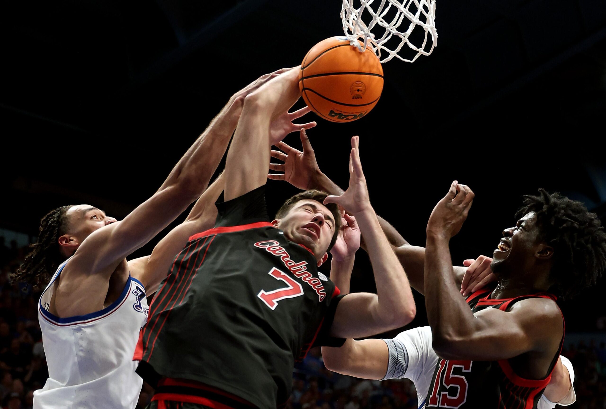 Louisville, Kansas'ı Exhibition Maçında Zorladı