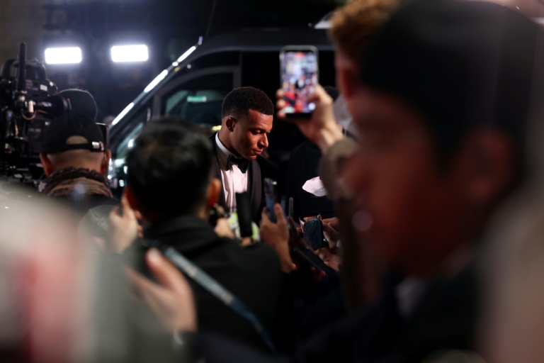 Mbappe, Çinli markalardan 'ulusal duyguları incitmekten' dolayı ayrıldı.