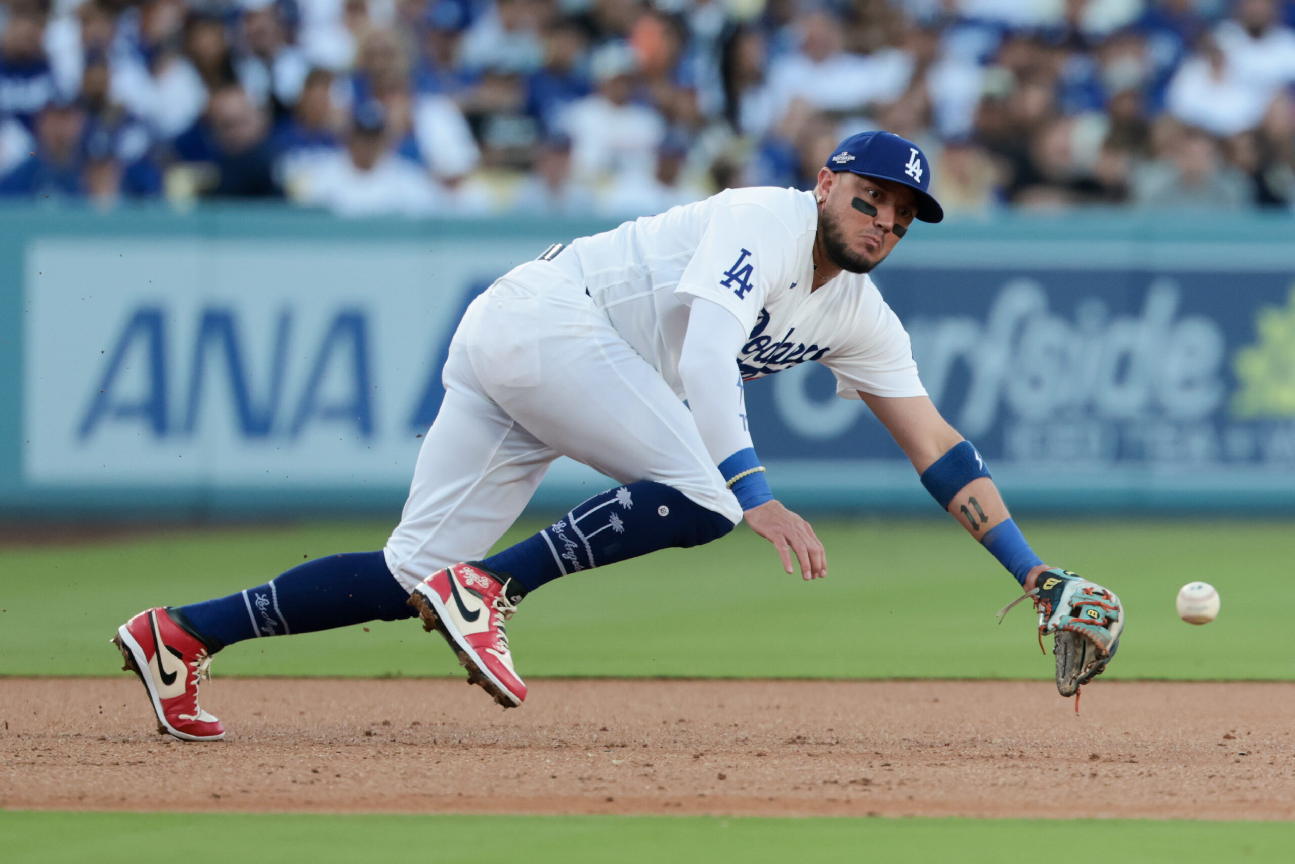 Miguel Rojas, Dodgers'ın veteran oyuncusu, kariyerinin son maçında ilk atışından önce oyundan alındı.