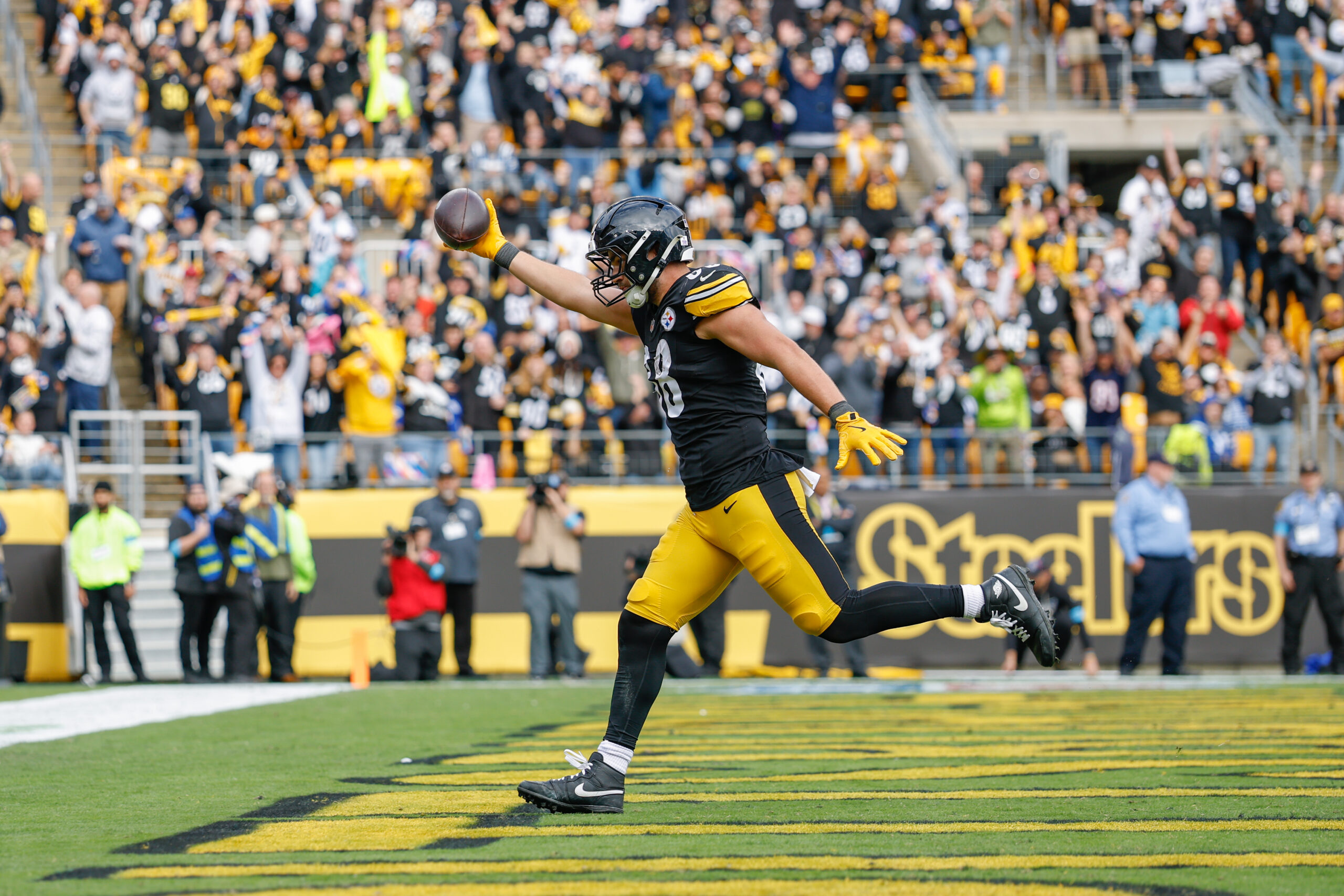 NFL Haftası 6'da Denver Broncos, Seattle Seahawks'ı 17-14 mağlup etti.