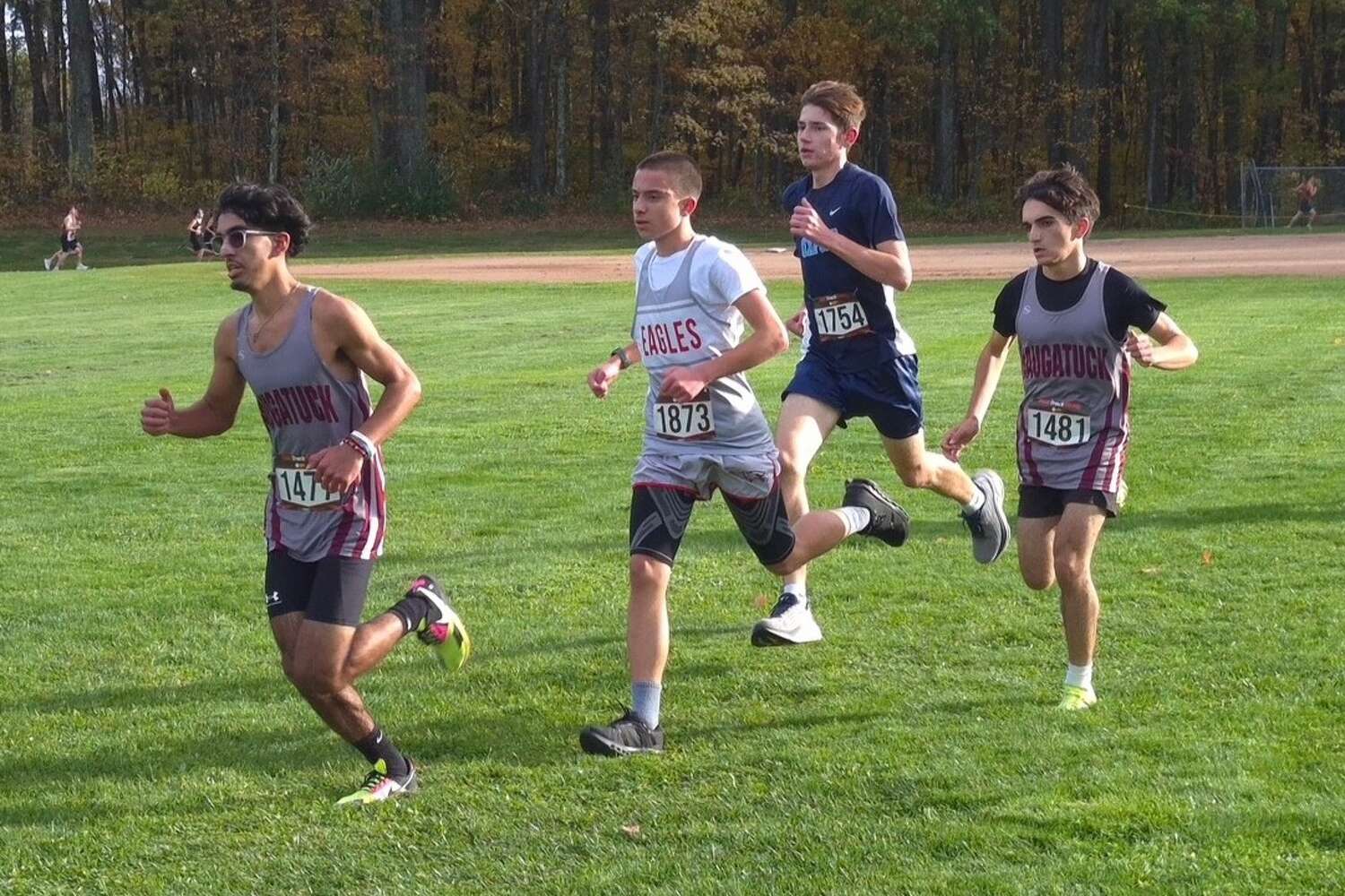Oxford'dan Callie DeLuise ve Wolcott'tan Brayden Wyner, NVL çapraz ülkesi şampiyonluklarını kazandı; Watertown takımları şampiyon oldu.
