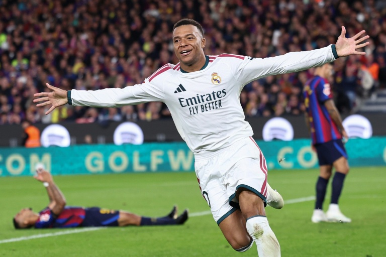 Real Madrid, Clasico'da Barcelona'yı 2-1 mağlup etti.